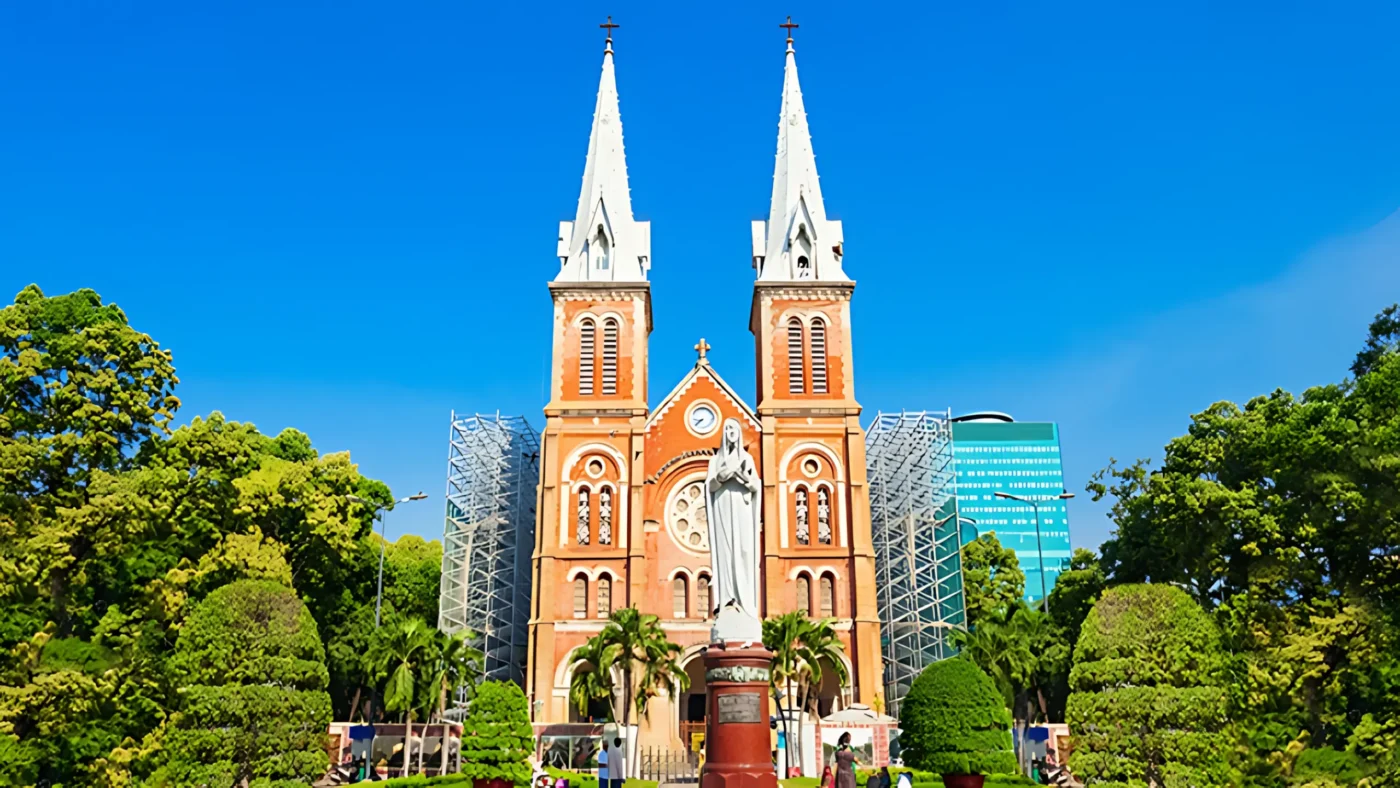 Kiến Trúc Nhà Thờ Đức Bà: Tinh Hoa Gothic Thời Pháp Cổ